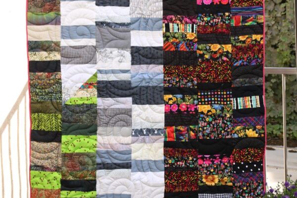 streifen quilt mit grossem alliummuster