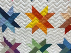 nahaufnahme bunte sterne zacken quilting